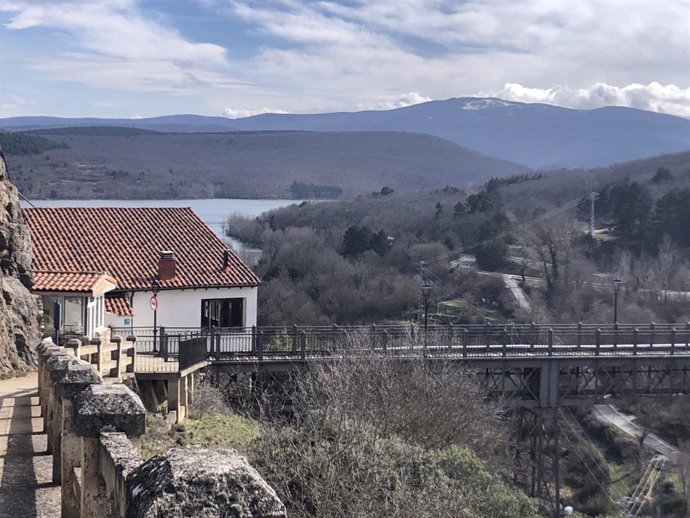 Ortigosa licita su emblemático bar-restaurante 'Las Grutas' en un entorno "sin competencia"