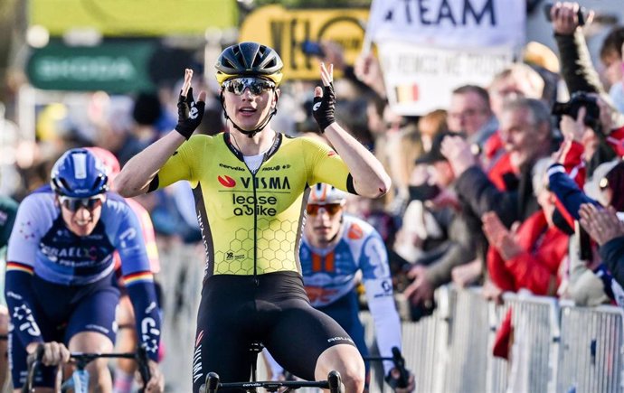 El ciclista neerlandés Olav Kooij (Team Visma|Lease a Bike)  gana la quinta etapa de la París-Niza, disputada entre Saint-Sauveur-de-Montagut y Sisteron sobre 193.5 kilómetros