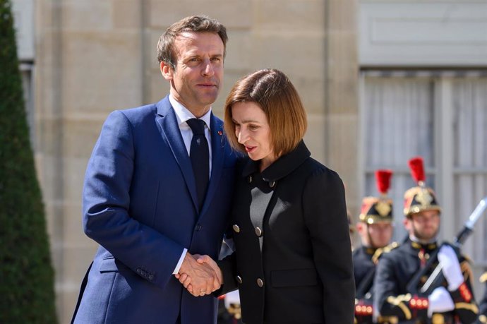 Archivo - Los presidentes de Francia y Moldavia, Emmanuel Macron y Maia Sandu, respectivamente. 