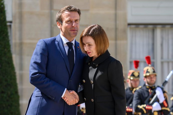 Archivo - Los presidentes de Francia y Moldavia, Emmanuel Macron y Maia Sandu, respectivamente.