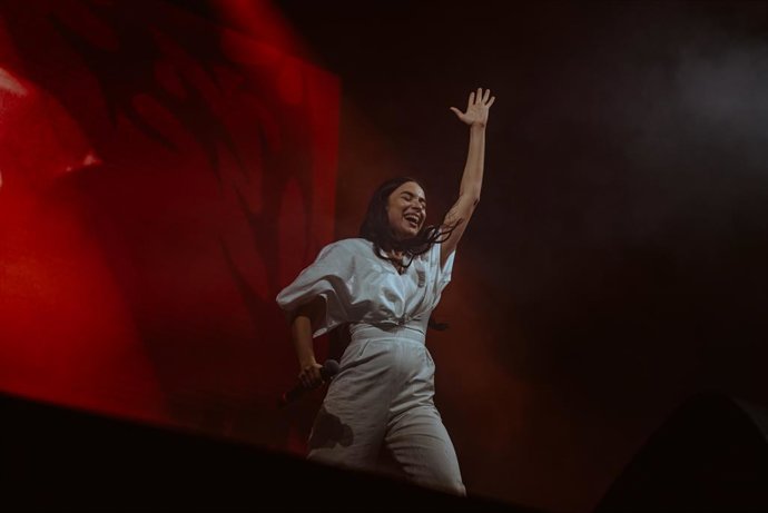 Archivo - La cantante Blanca Paloma durante el concierto especial del Benidorm Fest 2024, en la Plaza Triangular-Tecnohito de Benidorm.