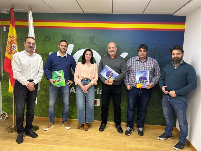 Vox se reúne con representantes de Jucil y Jupol en Almería.