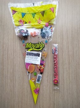 Aspecto del cono de golosinas variadas.