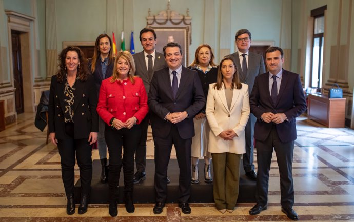 Alcaldes y tenientes de alcalde de las ocho capitales de provincia andaluzas se reúnen por primera vez en Huelva en una reunión de trabajo de la Federación Andaluza de Municipios y Provincias (FAMP).