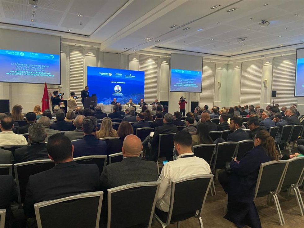 El equipo comercial de la Zona Franca de Cádiz en un foro organizado por la Autoridad Portuaria de la Bahía de Algeciras en Casablanca.