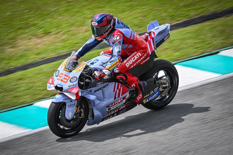 Archivo - Marc Márquez a lomos de la Ducati en el test de Sepang