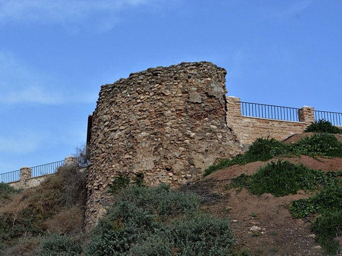 Archivo - El Ayuntamiento de La Guardia ha pedido ayuda urgente para evitar el derrumbe de los restos del torreón.