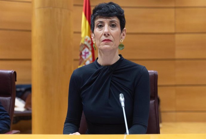 La ministra de Inclusión, Seguridad Social y Migraciones, Elma Saiz, durante la comisión de su departamento en el Senado, a 7 de marzo de 2024, en Madrid (España).