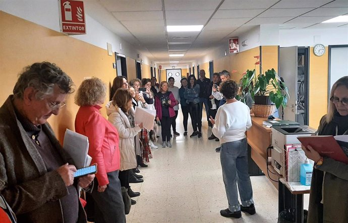 El Hospital Infanta Elena de Huelva ha acogido una sesión poética y musical a cargo de la Asociación 'Poetas de Huelva por la Paz'.