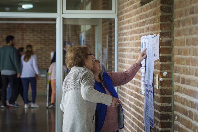 Archivo - September 10, 2023, Firmat, Santa Fe, Argentina: Two women look up their names on an electoral roll at a polling station in Firmat, Santa Fe. With Maxi Pullaro as favorite for Governor, all the eyes are turned to the composition of the Provincia
