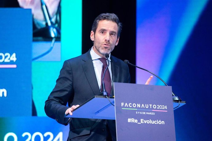 El vicesecretario de Cultura y portavoz del PP, Borja Sémper, interviene durante la inauguración del congreso anual de la empresa de concesionarios Faconauto, en el Palacio Municipal de Congresos de IFEMA Madrid, a 5 de marzo de 2024, en Madrid (España)
