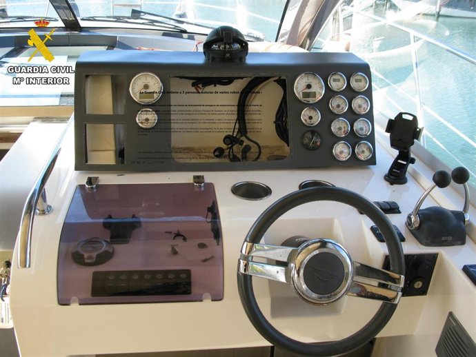 Navegación robada de una embarcación en el puerto de Sotogrande.