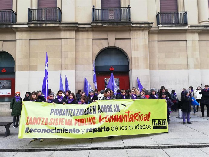 Concentración de LAB con motivo de la celebración del 8M, Día de la Mujer.