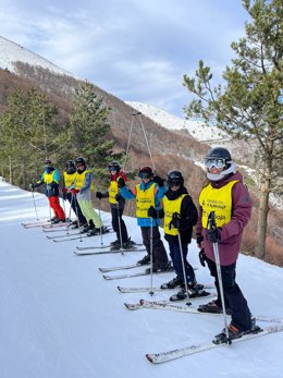 Un total de 2 200 escolares participan en Valdezcaray en el programa escolar de iniciación al esquí