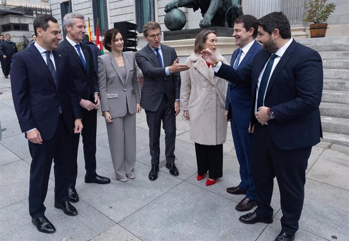 Archivo - (I-D) El presidente de la Junta de Andalucía, Juanma Moreno; el presidente de la Xunta de Galicia, Alfonso Rueda; la presidenta de la Comunidad de Madrid, Isabel Díaz Ayuso; el presidente del PP, Alberto Núñez Feijóo; la portavoz del PP en el 