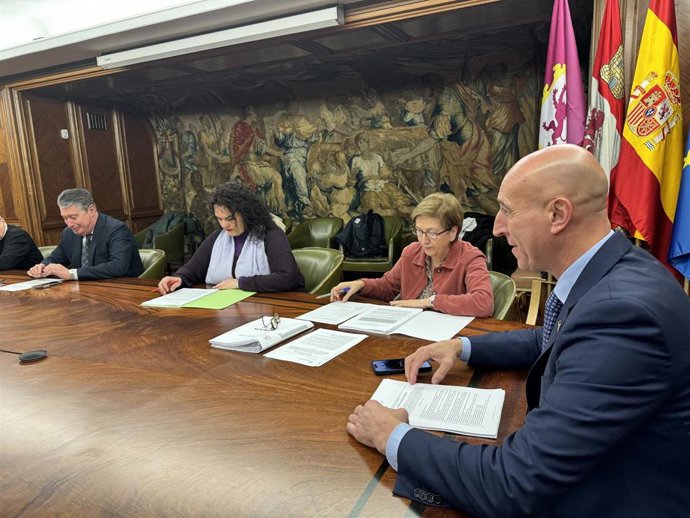 El alcalde preside la Junta Local.