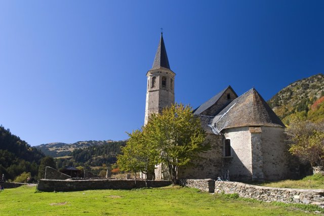Santuario de Montgarri en el Valle de Arán, Lleida, España