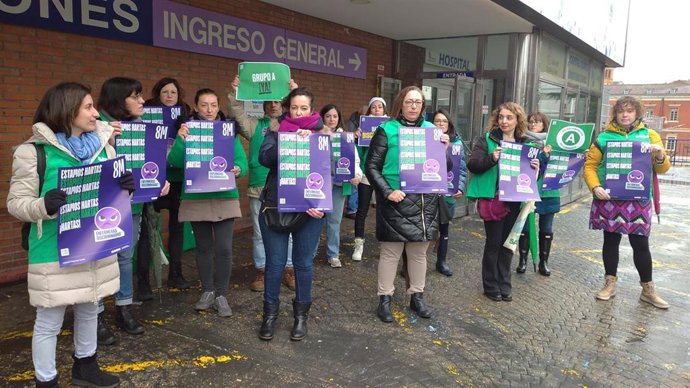 El colectivo de enfermeras se manifiesta en CyL contra la discriminación y la brecha laboral.