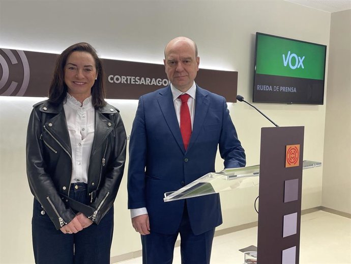 Los diputados de VOX en las Cortes de Aragón Santiago Morón, portavoz, y Carmen Rouco.
