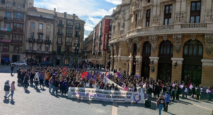 Concentración estudiantil feminista en Bilbao por el 8M