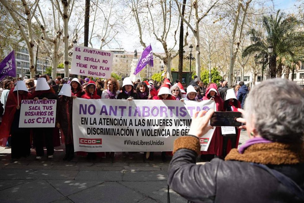 Manifestación de UGT-A y CCOO-A con motivo del 8M, Día Internacional de la Mujer