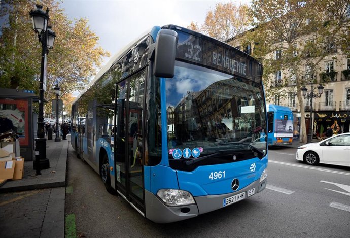 Archivo - Un autobús de la EMT