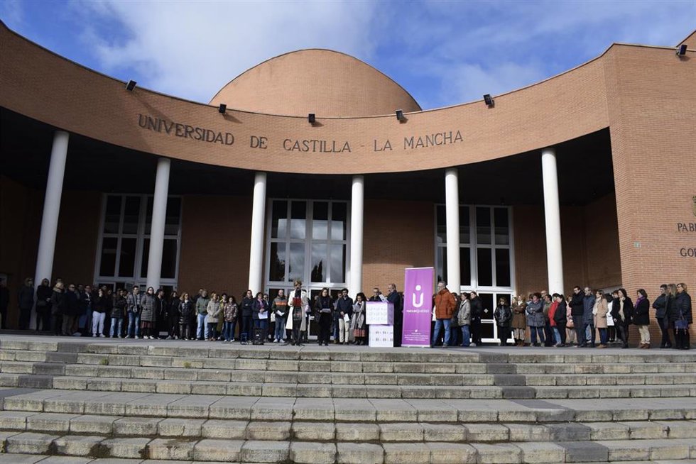 Lectura del manifiesto por el 8M en la UCLM en Albacete.