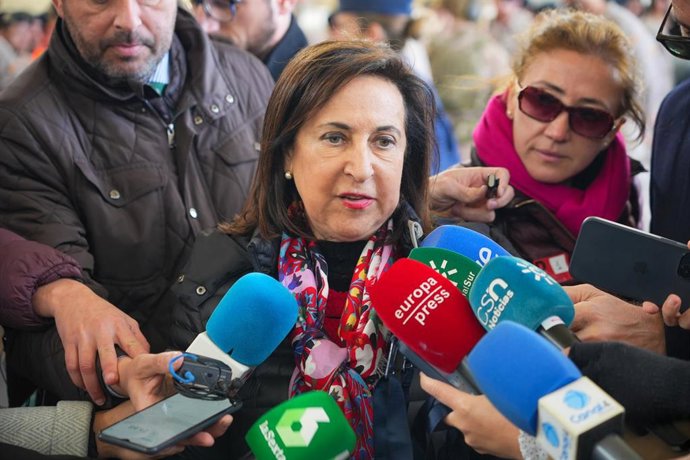La ministra de Defensa, Margarita Robles, este viernes en Morón de la Frontera (Sevilla)