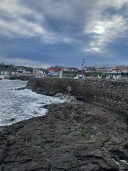 Dique del puerto de Comillas