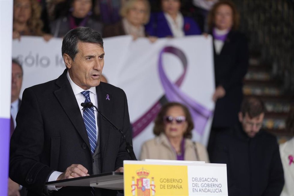 El delegado del Gobierno de España en Andalucía, Pedro Fernández, participa en la lectura de la Declaración Institucional del Gobierno con motivo del 8M.