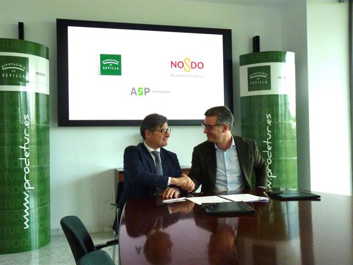 El vicepresidente de Prodetur, Rodrigo Rodríguez Hans, y el delegado del Área de Cartuja, Parques Innovadores, Empleo, Economía, Comercio y Consumo del Ayuntamiento de Sevilla, Álvaro Pimentel.