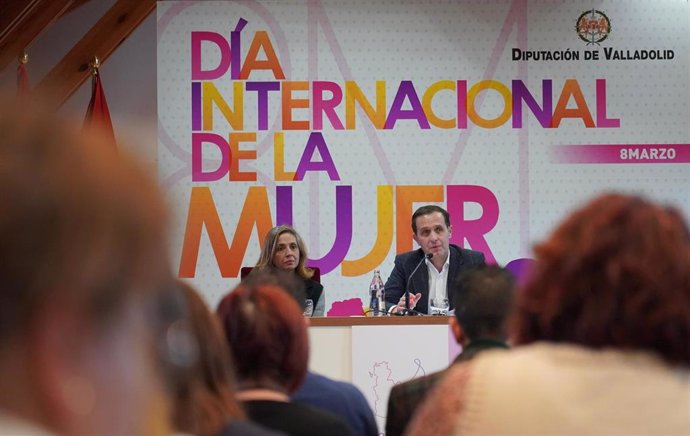 El presidente de la Diputación, Conrado Íscar, durante los actos por el Día de la Mujer en el Espacio La Granja de Valladolid