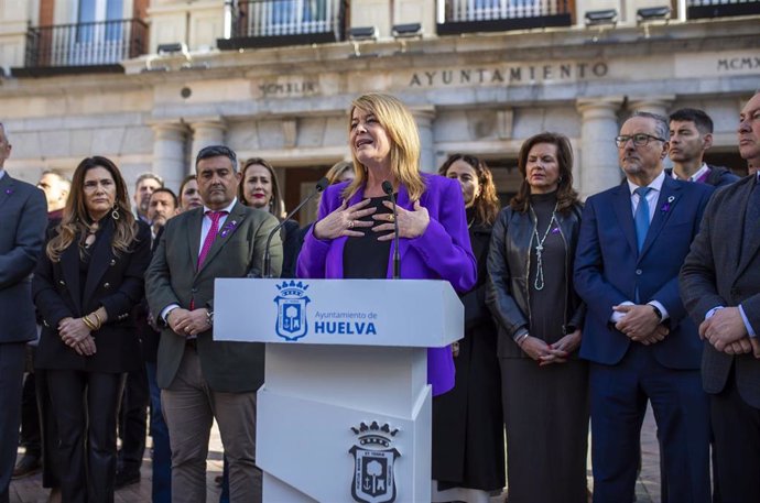 Lectura del manifiesto del Ayuntamiento de Huelva por el 8M.