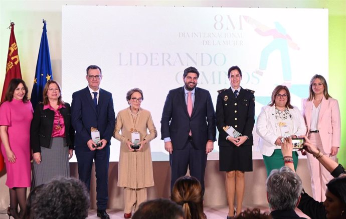 Imagen de las premiadas por el Gobierno murciano con motivo del 8M