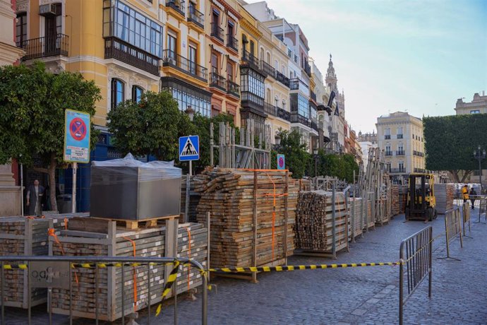 Palcos descargados en la Plaza de San Francisco. A 21 de febrero de 2024, en Sevilla, (Andalucía, España). 