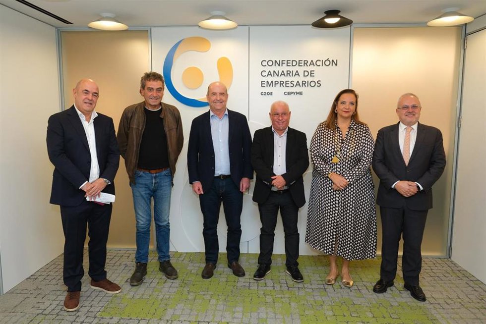 Las organizaciones empresariales y sindicales manifiestan el apoyo al pueblo de La Oliva y a los trabajadores del Hotel RIU OLIVA BEACH en Fuerteventura
