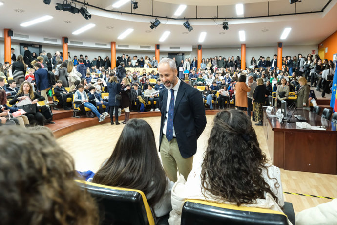 El Consejero De Educación, Sergio Silva, Asiste A La Apertura De La Sesión De La Global Classroom