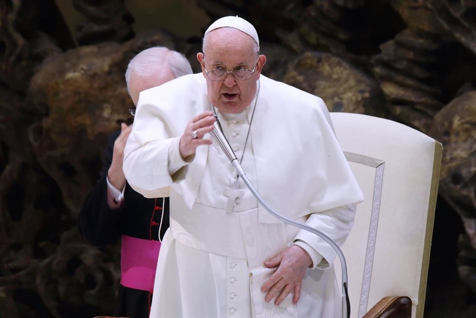 Archivo - 27 January 2024, Vatican: Pope Francis attends audience for confirming of the Diocese of Bari and Bitonto (Italy) in the Paul VI Hall at the Vatican. Photo: Evandro Inetti/ZUMA Press Wire/dpa