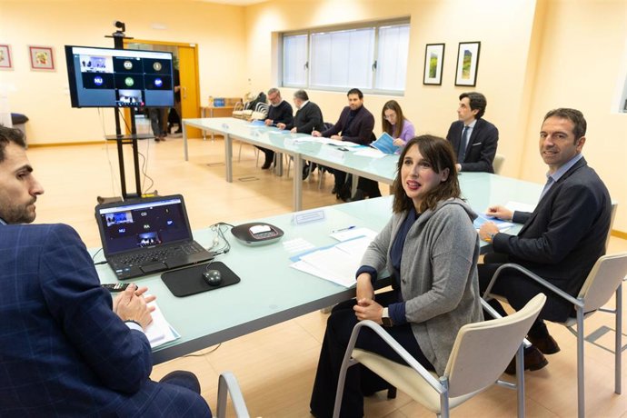A conselleira de Economía, Industria e Innovación, María Jesús Lorenzana, e o conselleiro do Mar, Alfonso Villares, participarán na reunión do Observatorio da eólica mariña.  foto xoán crespo