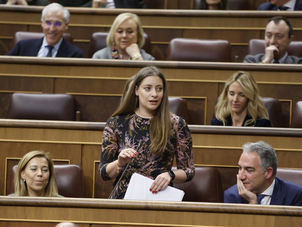 Archivo - La vicesecretaria de Sanidad y Educación del PP, Ester Muñoz, en el Pleno del Congreso.