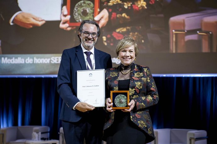 Dr. Alfredo García Layana y Dra. Johanna M. Seddon