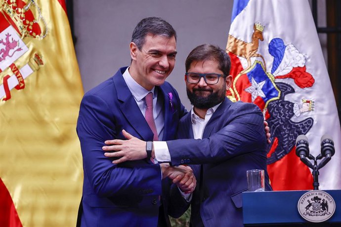Santiago, 8 de marzo de 2024 El Presidente Gabriel Boric y el Presidente del Gobierno de España, Pedro Sánchez realizan declaracion conjunta en el Palacio de La Moneda.  Marcelo Hernandez/Aton Chile Licencia editorial válida solo para España y 3 MESES a p