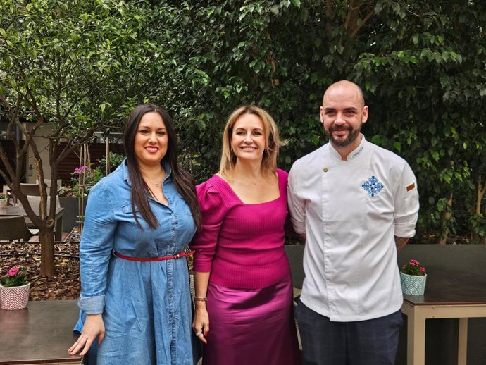 Nuria Montes (c) recolza a l'equip de xefs valencians que representaran a Espanya al Campionat Europeu Bocuse d'Or