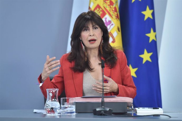 La ministra de Igualdad, Ana Redondo, durante una rueda de prensa posterior a la reunión de un Consejo de Ministros extraordinario con motivo del 8M, en el Palacio de la Moncloa, a 8 de marzo de 2024, en Madrid (España). 