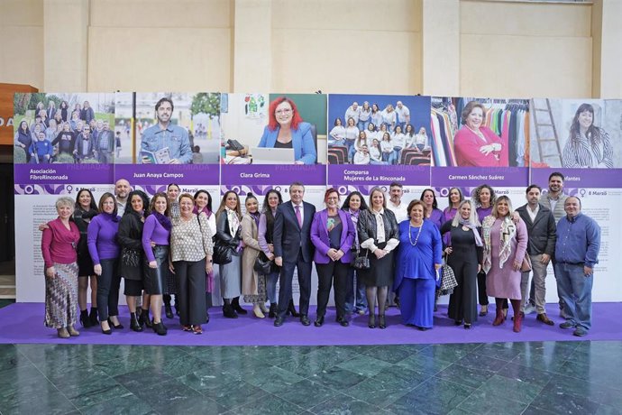 Foto de grupo de la gala de la Igualdad de La Rinconada