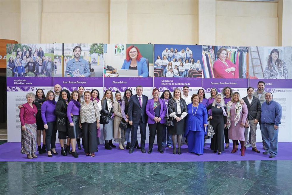 Foto de grupo de la gala de la Igualdad de La Rinconada