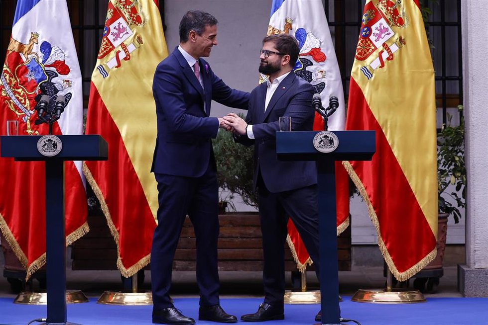 El presidente del Gobierno, Pedro Sánchez, y el presidente de Chile, Gabriel Boric