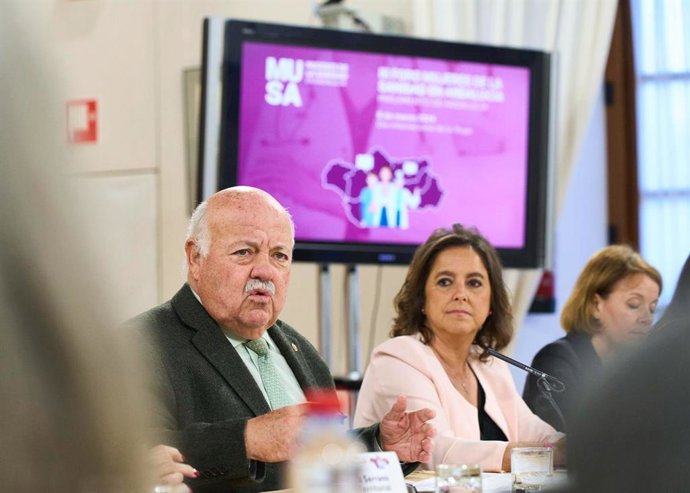 La consejera de Salud y Consumo inaugura, junto al presidente del Parlamento, el III Foro Mujeres de la Sanidad en Andalucía