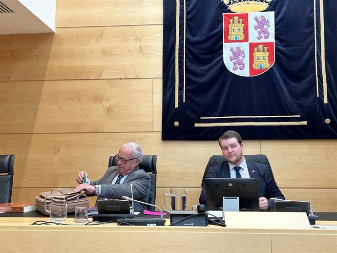 El consejero de Cultura, Turismo y Deporte, Gonzalo Santonja, durante su comparecencia en las Cortes de Castilla y León.