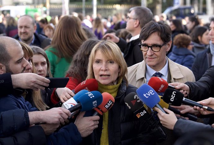 La presidenta de la Diputación de Barcelona, Lluïsa Moret, realiza unas declaraciones a la prensa, antes la manifestación del 8M en Barcelona.